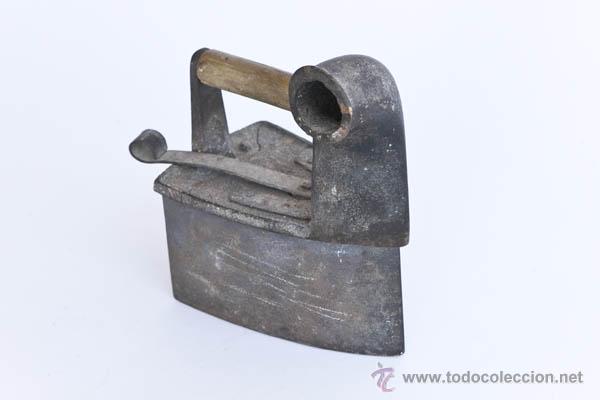 Antig&uuml;edades: Plancha Carb&oacute;n Antigua - Foto 1