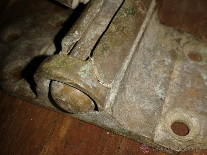 Antig&uuml;edades: Cerrojo de bronce, 10,5 x8 cm - Foto 3