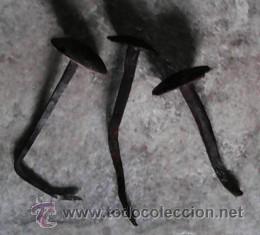 Antig&uuml;edades: Tres clavos de forja - Foto 1