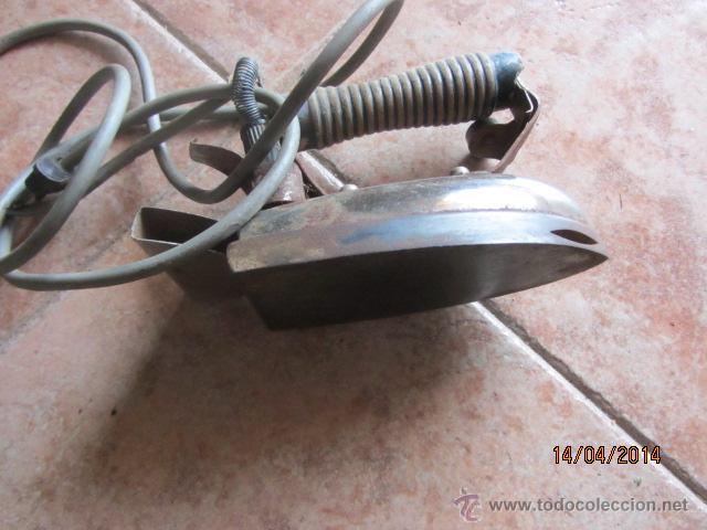 Antig&uuml;edades: Antigua plancha electirica. - Foto 1