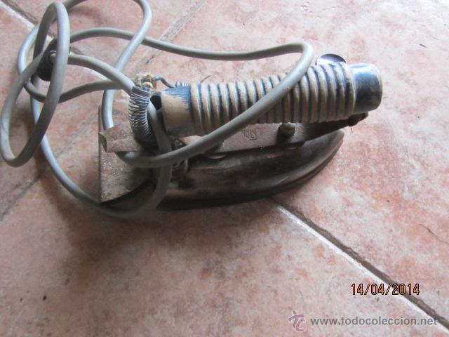 Antig&uuml;edades: Antigua plancha electirica. - Foto 2