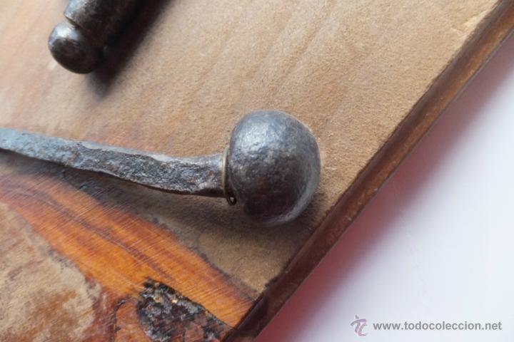 Antig&uuml;edades: Llave antigua , clavo forjado y placa - Foto 5