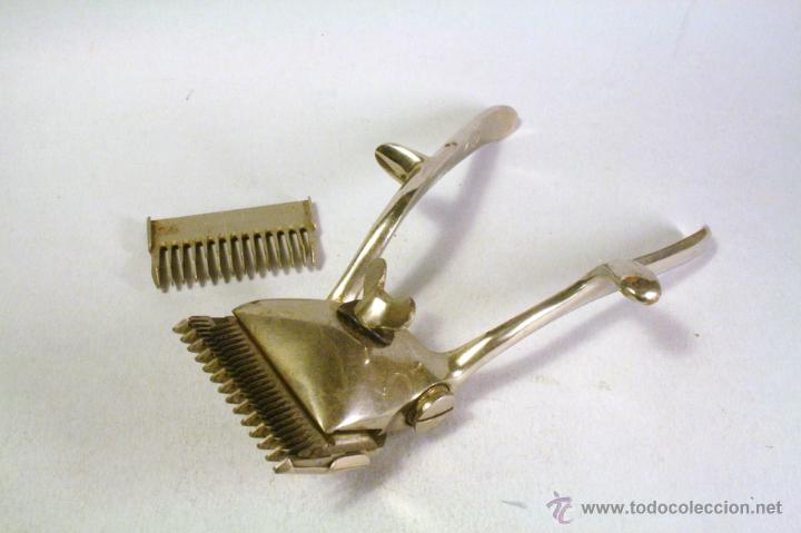 Antig&uuml;edades: M&aacute;quina de cortar el pelo de barbero con accesorio - Foto 1