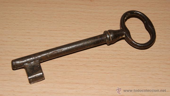 Antig&uuml;edades: Llave antigua de hierro - Foto 1