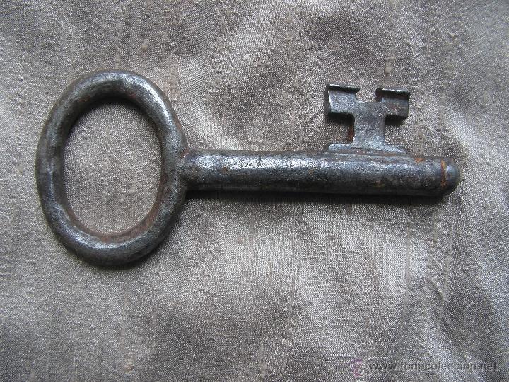 Antig&uuml;edades: Llave antigua . Medida 116mm. - Foto 1