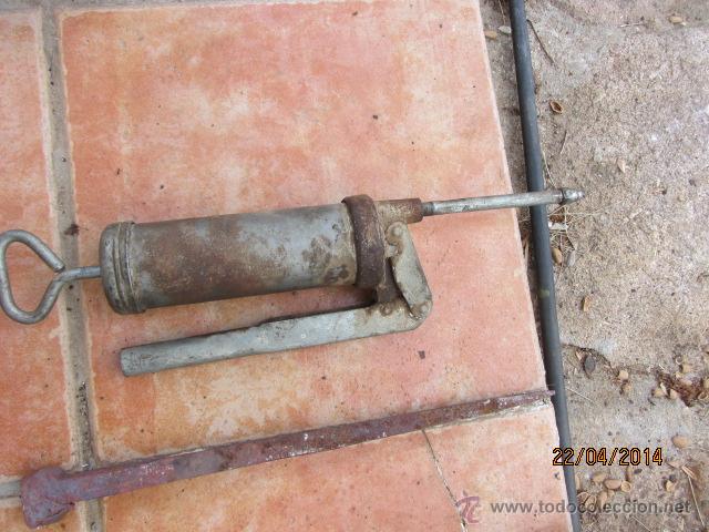 Antig&uuml;edades: Antiguo engrasador de &eacute;mbolo - Foto 1