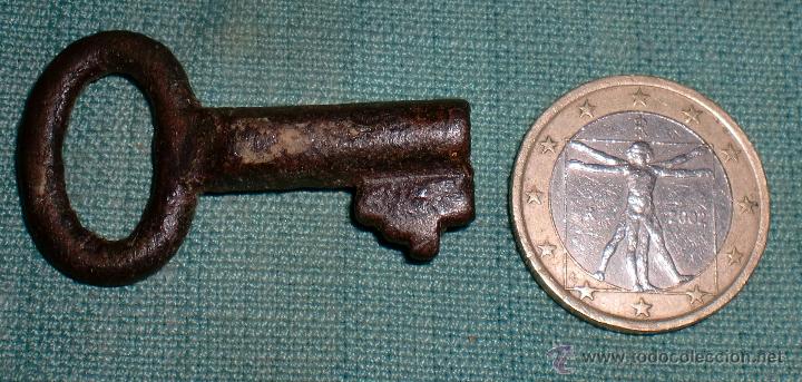 Antig&uuml;edades: Antigua llave de bronce - Foto 1