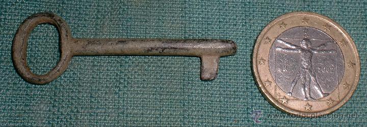 Antig&uuml;edades: Antigua llave de bronce - Foto 1