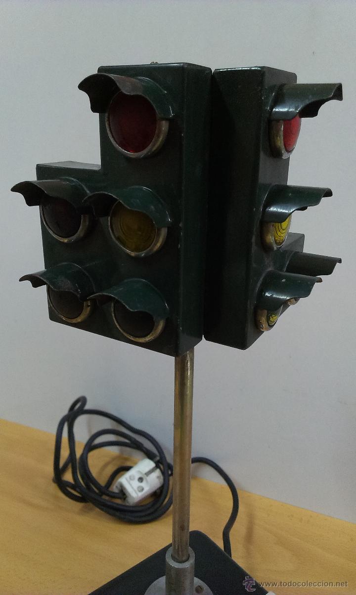 Antig&uuml;edades: SEMAFORO ORIGINAL DE AUTOESCUELA - Foto 2