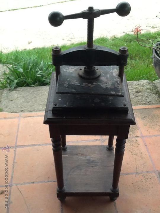 Antig&uuml;edades: PRENSA ANTIGUA CON SU MUEBLE ORIGINAL - Foto 1
