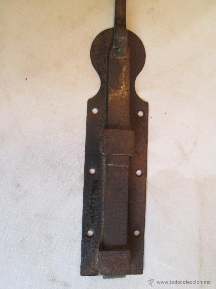 Antig&uuml;edades: PESTILLO DE PUERTA - Foto 2