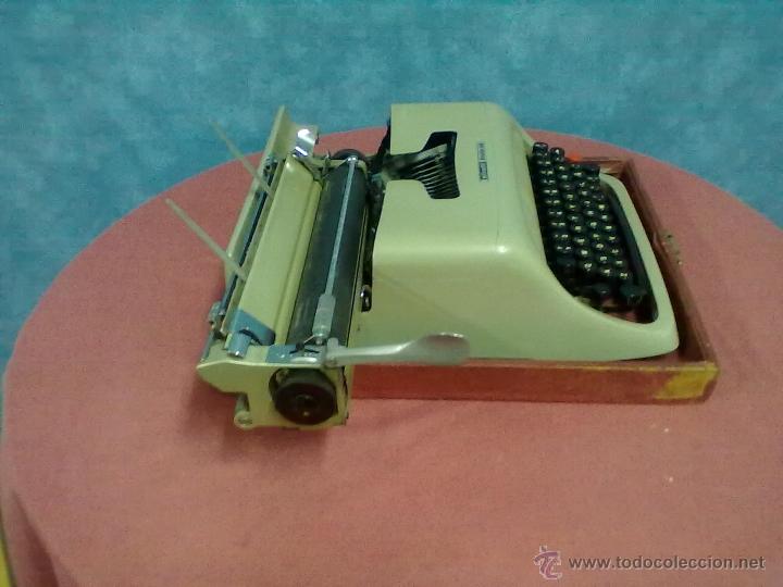 Antig&uuml;edades: MAQUINA DE ESCRIBIR OLIVETTI STUDIO 44 EN SU MALETIN - Foto 7