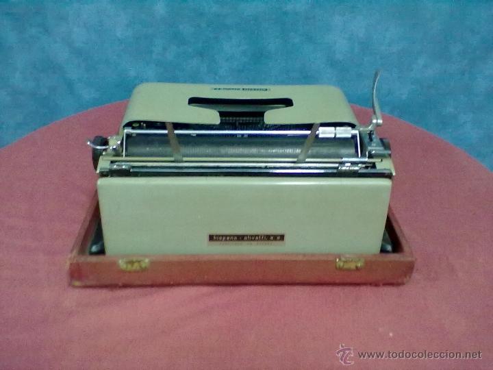 Antig&uuml;edades: MAQUINA DE ESCRIBIR OLIVETTI STUDIO 44 EN SU MALETIN - Foto 8