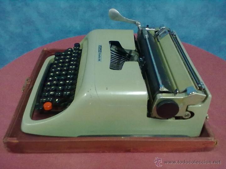 Antig&uuml;edades: MAQUINA DE ESCRIBIR OLIVETTI STUDIO 44 EN SU MALETIN - Foto 9