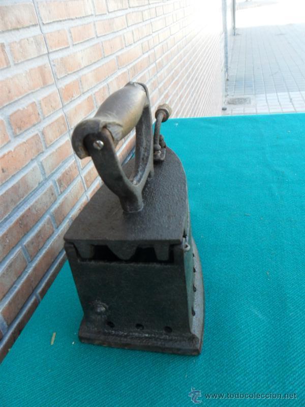 Antig&uuml;edades: plancha de carbon antigua - Foto 2