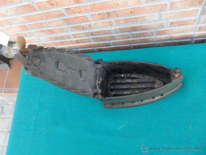 Antig&uuml;edades: plancha de carbon antigua - Foto 3