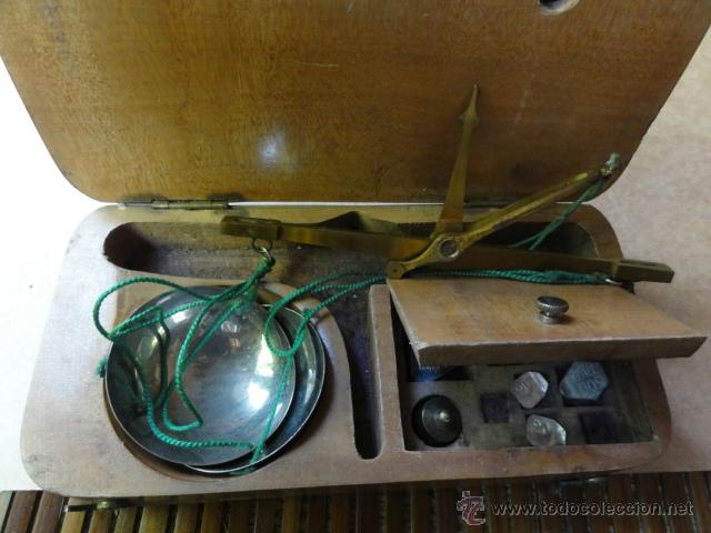 Antig&uuml;edades: Peque&ntilde;a balanza en caja - Foto 2