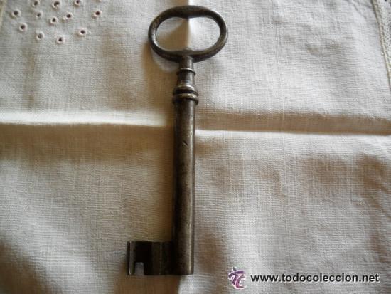Antig&uuml;edades: LLAVE ANTIGUA EN HIERRO DE FORJA HUECA - Foto 2