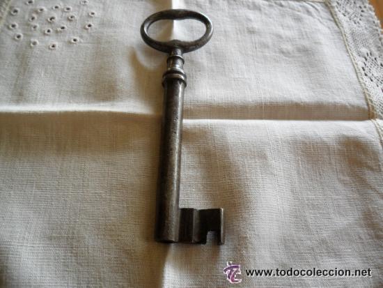 Antig&uuml;edades: LLAVE ANTIGUA EN HIERRO DE FORJA HUECA - Foto 3