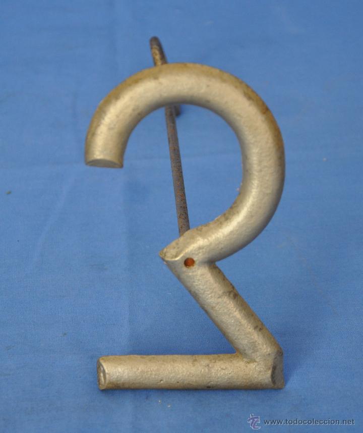 Antig&uuml;edades: Numeros de aluminio. - Foto 4