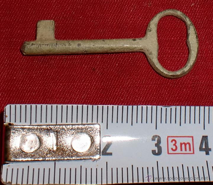 Antig&uuml;edades: Antigua llave de bronce - Foto 1