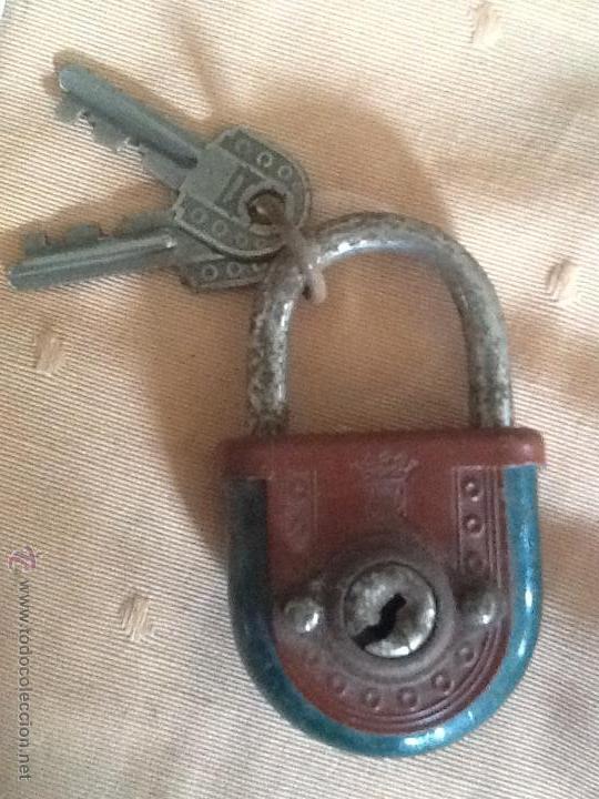 Antig&uuml;edades: CANDADO ANTIGUO UCEM. CON DOS LLAVES. 4 x 7 cm - Foto 1