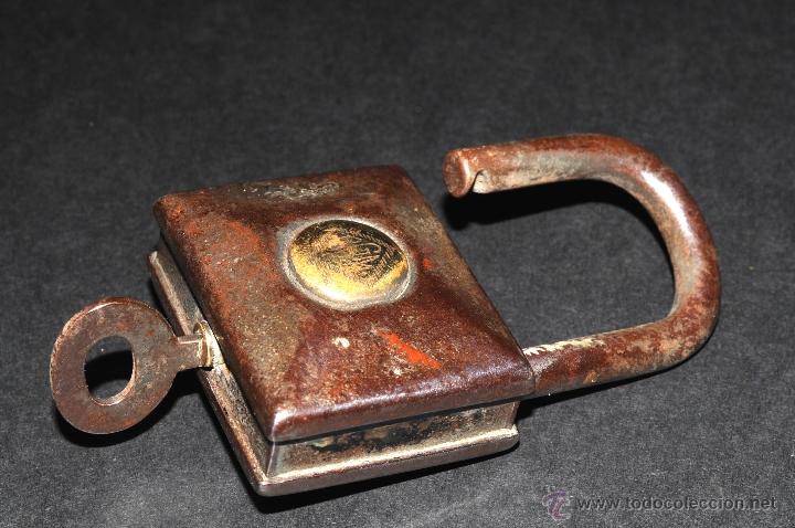 Antig&uuml;edades: ANTIGUO CANDADO CON SU LLAVE RGM 406 B, FUNCIONA - Foto 1