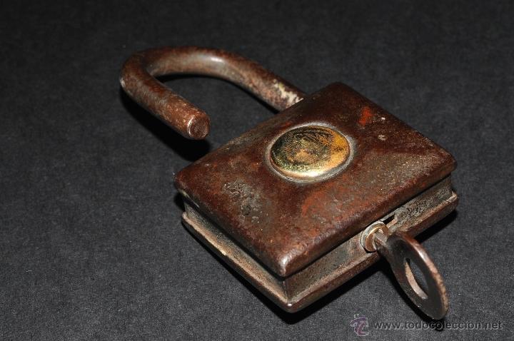Antig&uuml;edades: ANTIGUO CANDADO CON SU LLAVE RGM 406 B, FUNCIONA - Foto 2