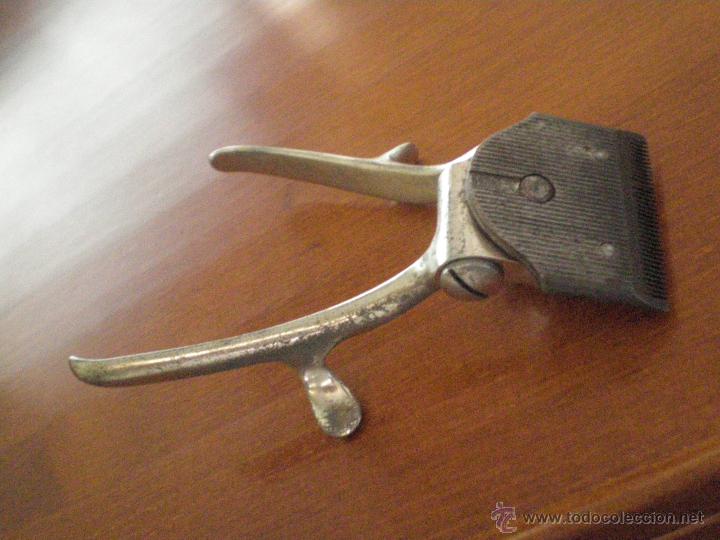 Antig&uuml;edades: ANTIGUA MAQUINILLA DE PELAR MARCA EL CORO EXTRA - Foto 4