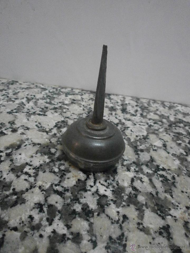 Antig&uuml;edades: ANTIGUA ACEITERA MAQUINA DE COSER - Foto 2