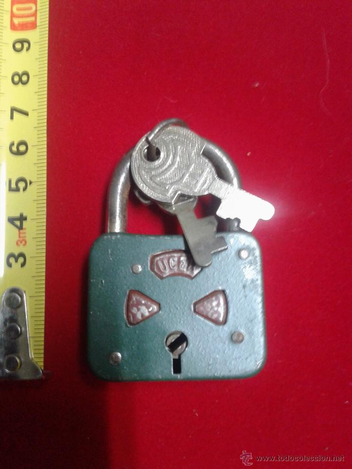 Antig&uuml;edades: CANDADO UCEM CON LLAVE VERDE - Foto 1