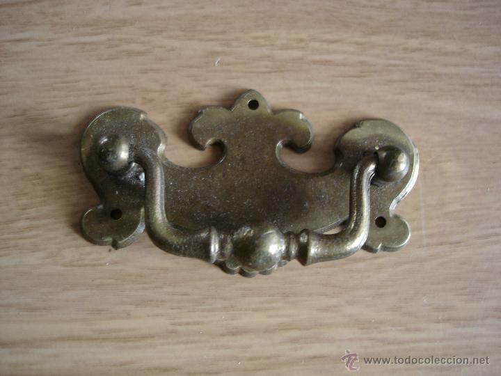 Antig&uuml;edades: TIRADOR DE LATON - 7,6 CM. - Foto 1