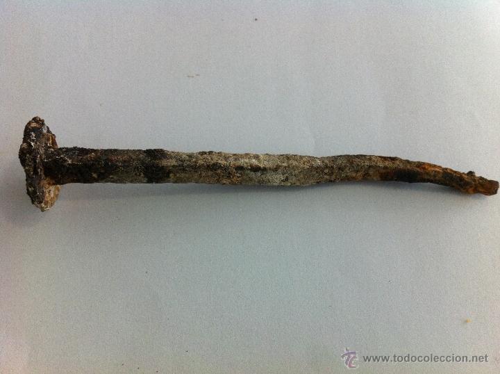Antig&uuml;edades: ANTIGUO CLAVO DE FORJA. 13 CMS. LONGITUD - Foto 1