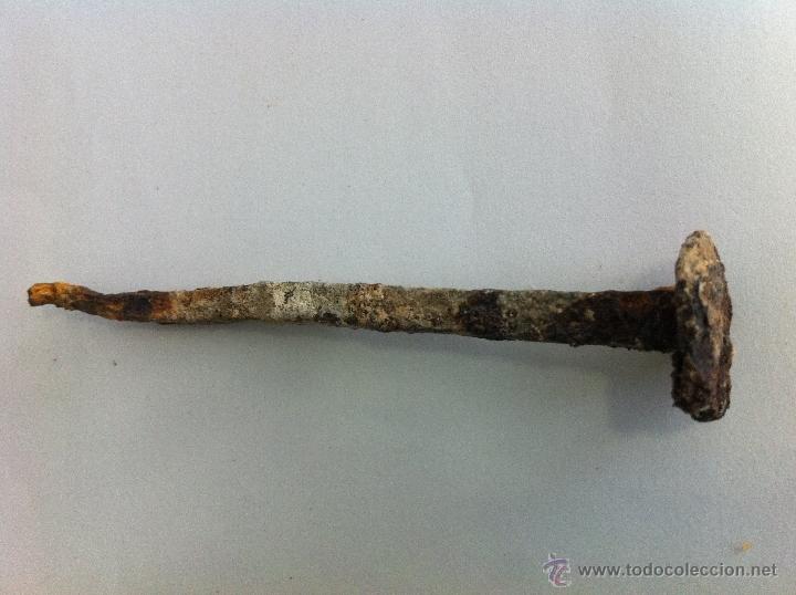 Antig&uuml;edades: ANTIGUO CLAVO DE FORJA. 13 CMS. LONGITUD - Foto 2