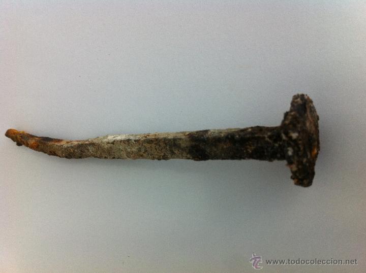 Antig&uuml;edades: ANTIGUO CLAVO DE FORJA. 13 CMS. LONGITUD - Foto 3