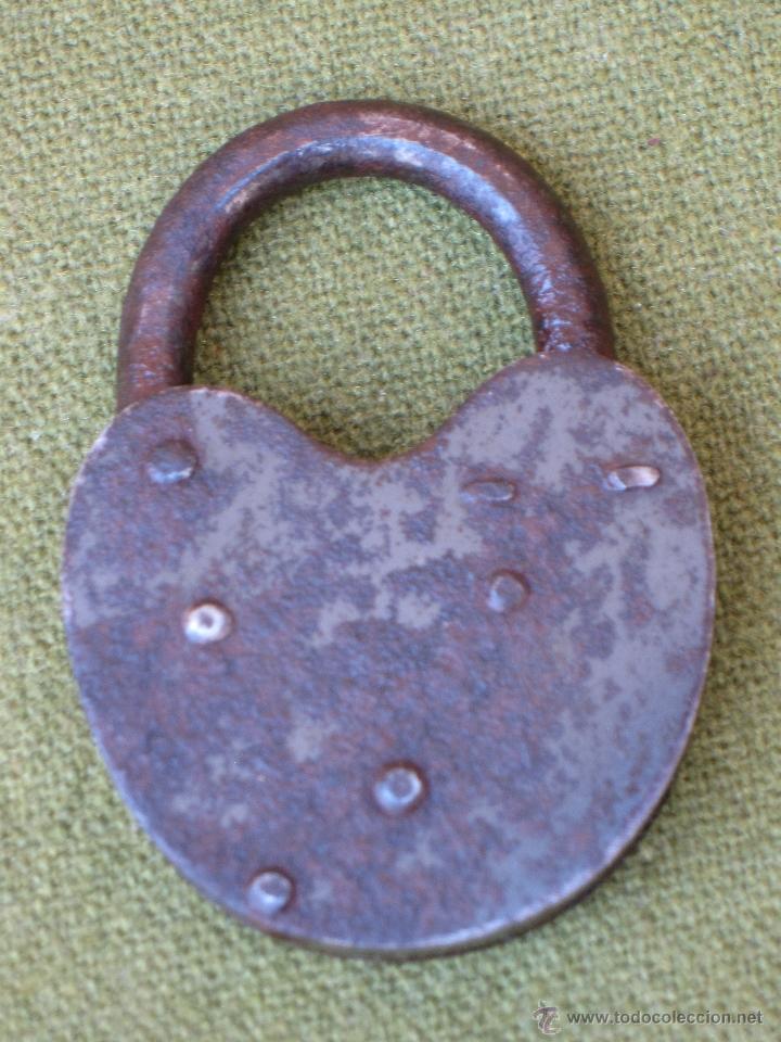 Antig&uuml;edades: CANDADO ANTIGUO CON FORMA DE CORAZON. - Foto 5