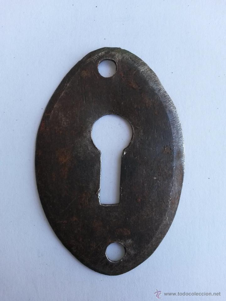 Antig&uuml;edades: Bocallave de hierro de 5,5 x 3,8 cms - Foto 1