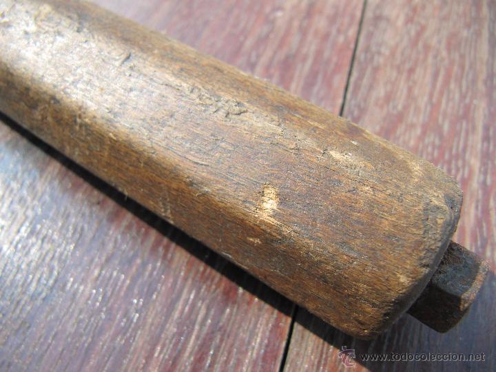 Antig&uuml;edades: ANTIGUA LLAVE INGLESA MORDAZA MANGO MADERA - Foto 5