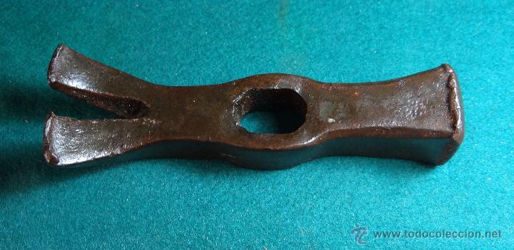 Antig&uuml;edades: ANTIGUO MARTILLO CARPINTERO CON SACACLAVOS. FORJA. * - Foto 3