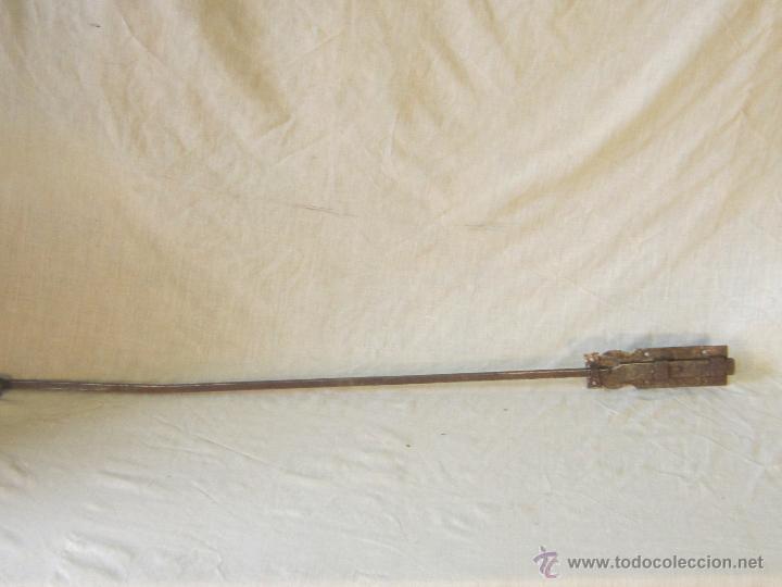 Antig&uuml;edades: PESTILLO ANTIGUO DE FORJA - Foto 3