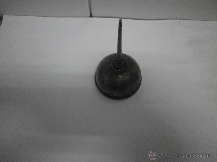 Antig&uuml;edades: ANTIGUA ACEITERA MAQUINA DE COSER MARCA SIGMA - Foto 1