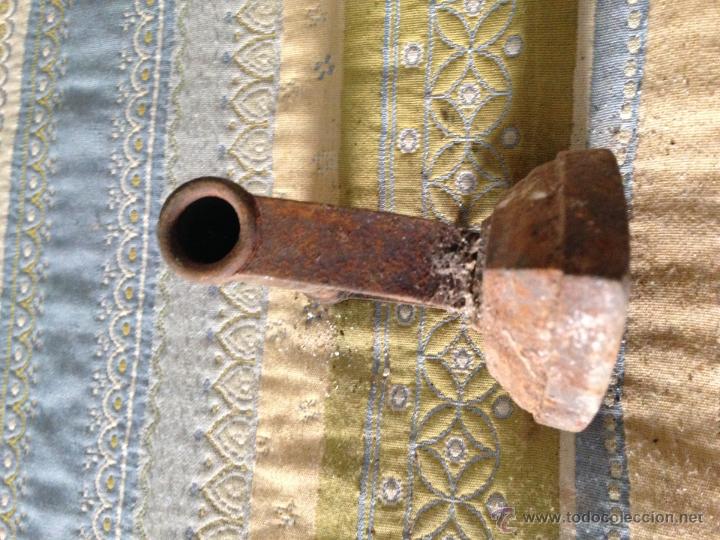 Antig&uuml;edades: Plancha de hierro con planchero (soporte) S. XIX - Foto 3