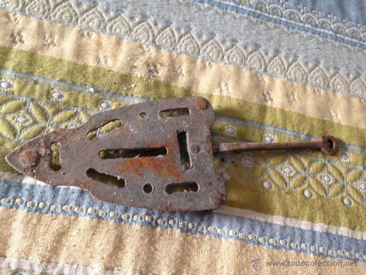 Antig&uuml;edades: Plancha de hierro con planchero (soporte) S. XIX - Foto 7