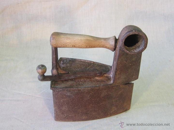 Antig&uuml;edades: PLANCHA ANTIGUA DE CARBON - Foto 1