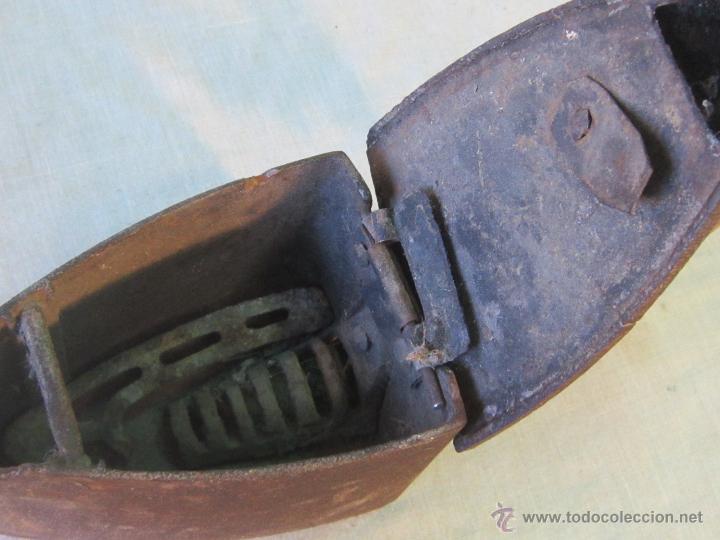 Antig&uuml;edades: PLANCHA ANTIGUA DE CARBON - Foto 2