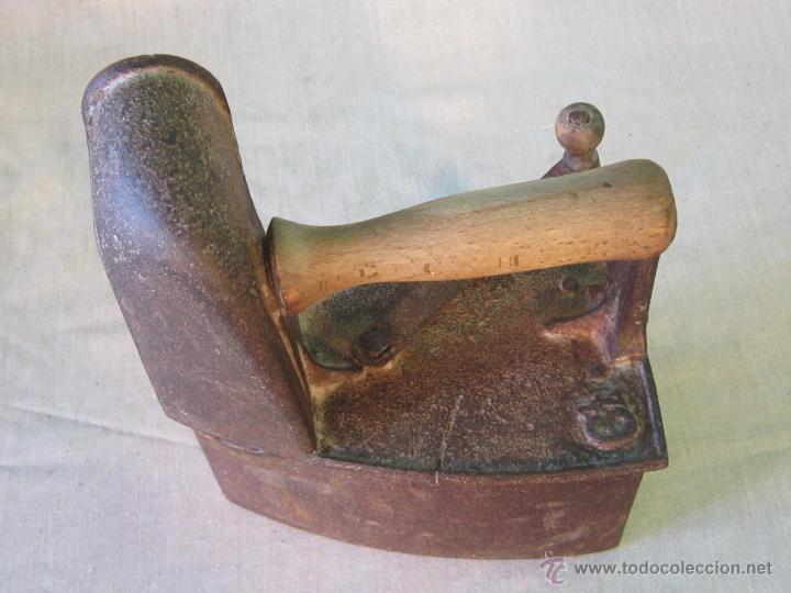 Antig&uuml;edades: PLANCHA ANTIGUA DE CARBON - Foto 3