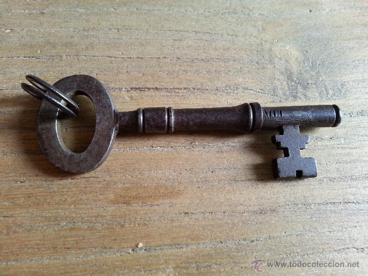 Antig&uuml;edades: ANTIGUA Y RARA LLAVE DE FORJA 7 CM. - Foto 1