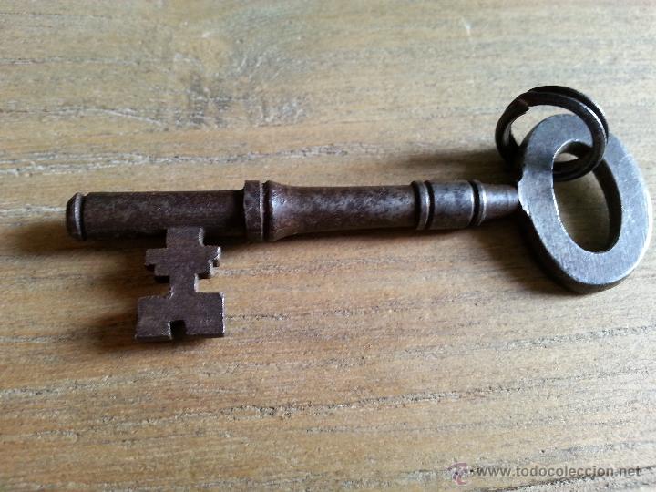 Antig&uuml;edades: ANTIGUA Y RARA LLAVE DE FORJA 7 CM. - Foto 3