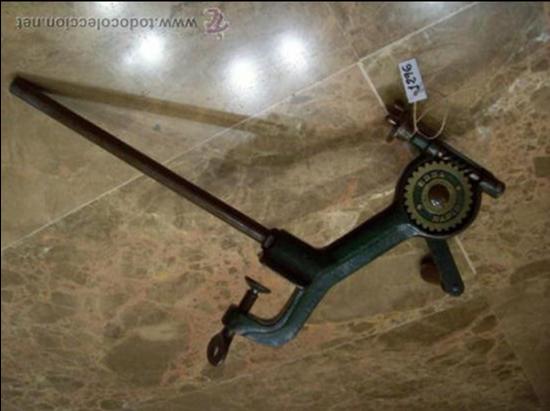 Antig&uuml;edades: ANTIGUO INSTRUMENTO DE HILATURA - Foto 1
