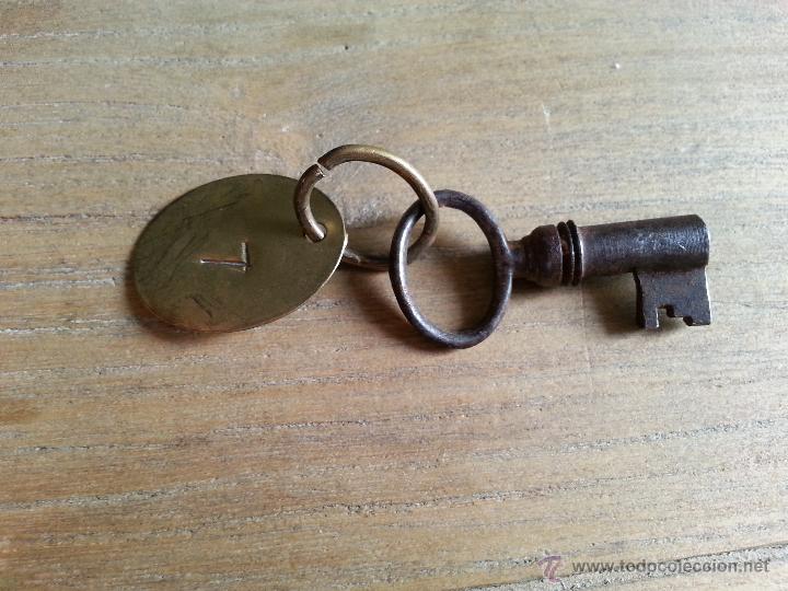 Antig&uuml;edades: ANTIGUA LLAVE DE FORJA 4 CM - Foto 2